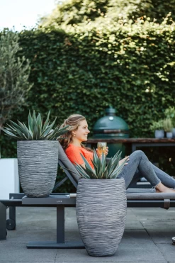 Capi Bloempot Hoog Nature Elegant Deluxe Rib NL - D56 X H84cm - Antraciet 5 Capi Bloempot Hoog Nature Elegant Deluxe Rib NL - D56 X H84cm - Antraciet -Woondecoratie Kortingen vaas elegant deluxe rib nl 56x84 antraciet bloempot 2 4