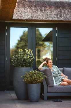 Capi Bloempot Nature Elegant Rib NL - D34 X H46cm - Donkergrijs 7 Capi Bloempot Nature Elegant Rib NL - D34 X H46cm - Donkergrijs -Woondecoratie Kortingen vaas elegant laag rib nl donkergrijs bloempot 3 4